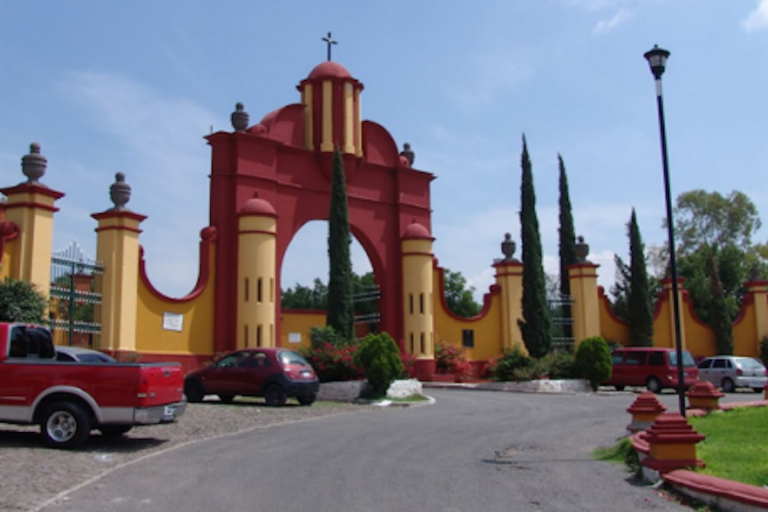 Faltan lugares en los panteones de Querétaro. Foto: Especial