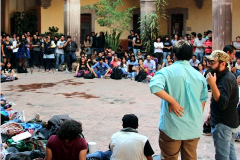 La marcha fue determinada por la asamblea de estudiantes. Foto: Especial