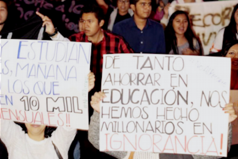 Marchan en rechazo alos recortes del presupuesto federal. Foto: Especial