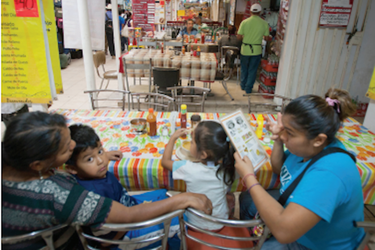 No aceptan locatarios reformas en servicios. Foto: Especial