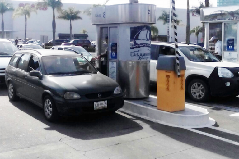 No se vislumbra aprobación de estacionamientos gratuitos. Foto: Especial