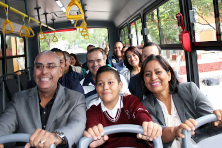 Operan 2 rutas con 10 camiones y 2 minivan. Foto: Especial