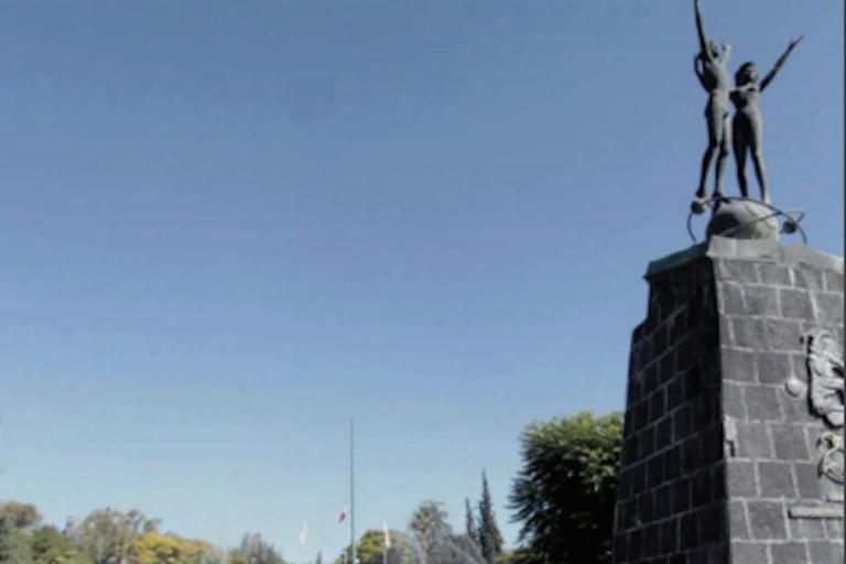 Piden maestros recibir lo que merecen por ley. Foto: Especial