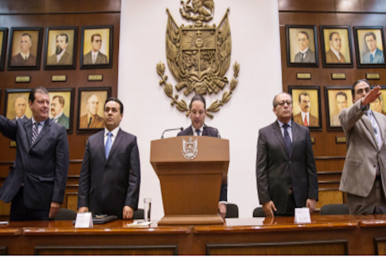Presenta a Alejandro López franco al frente del IQT. Foto: Especial
