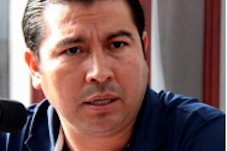 Retiran a comerciantes irregulares. Foto: Especial