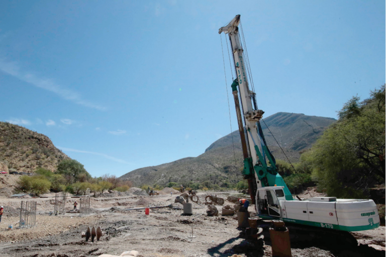 Trabajan en obras. Foto: Especial