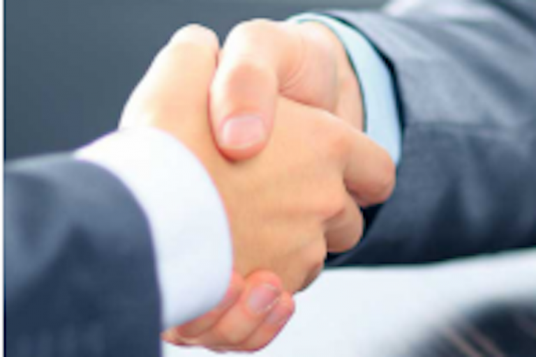 Capacitan en operaciones con la industria extranjera. Foto: Especial