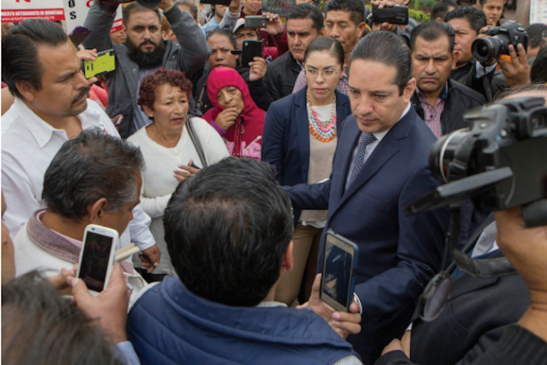 El gobernador habló con los trabajadores. Foto: Especial