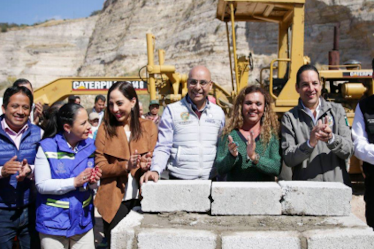 Encabezaron la colocación de la primera piedra. Foto: Especial