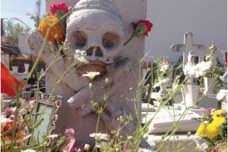 Estarárn al pendiente de panteones. Foto: Especial