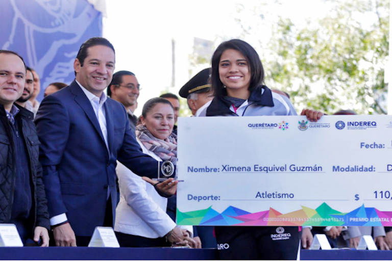 Felicita y reconoce Gobernador a ganadores del PED 2016. Foto: Especial