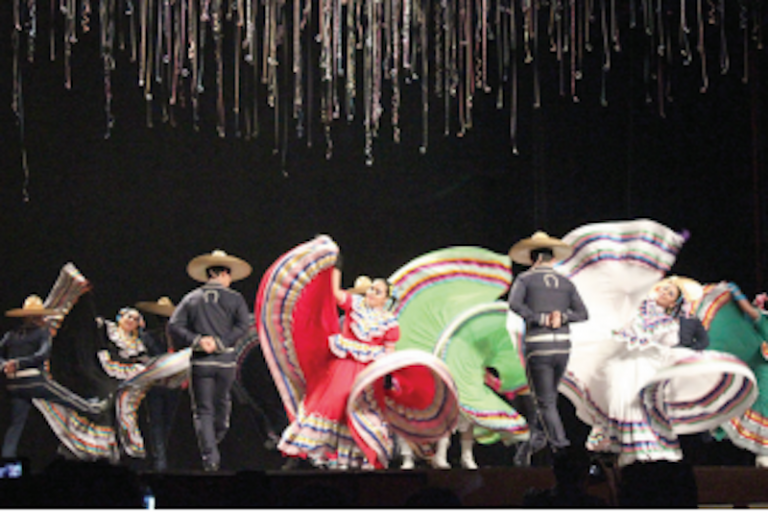 Folklor y colorído en esta presentación. Foto: Especial