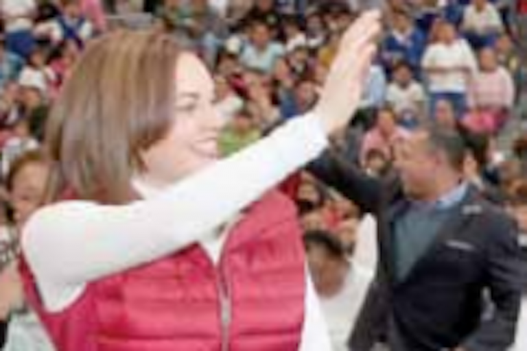 Karina Castro encabeza las Posadas. Foto: Especial