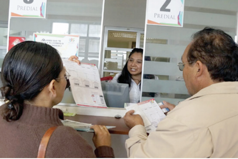 Las personas morales adeudan 100 mil pesos en promedio. Foto: Especial