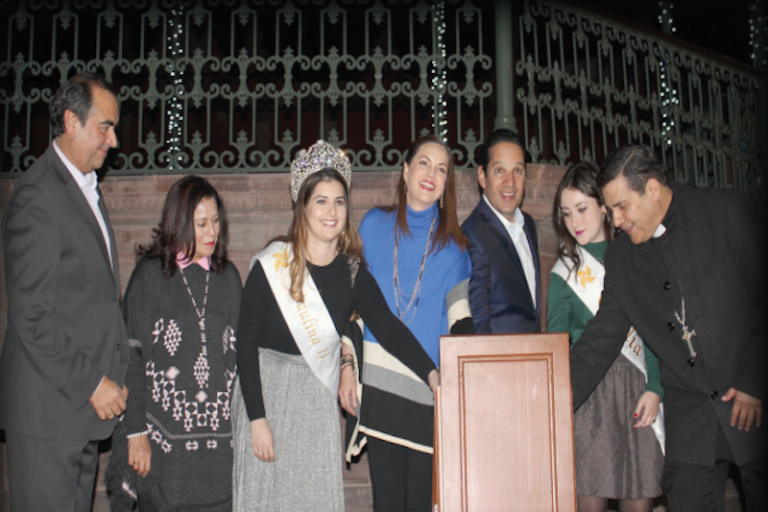 Momento en que se encendieron las luces. Foto: Especial