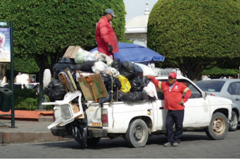 Policías y sindicalizados recibirán prestaciones. Foto: Especial