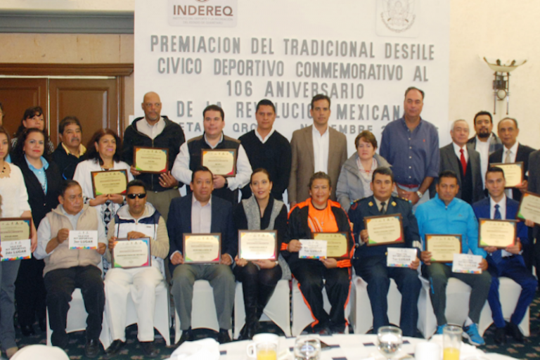 Reciben premios participantes de los 8 contingentes. Foto: Especial