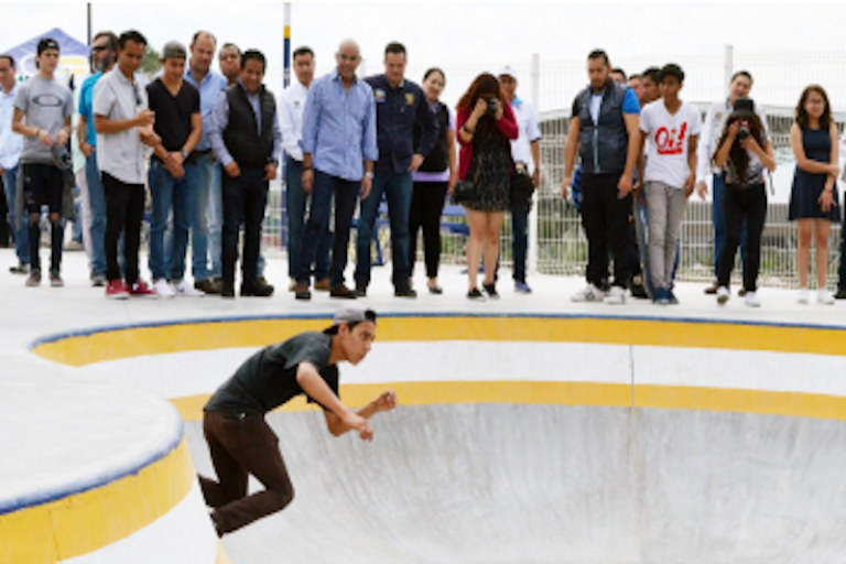 Entrega el primer parque de skateboarding en su administración. Foto: Especial