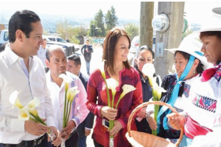 Inaugura la red eléctrica de Loma de los Blases en Amealco. Foto: Especial