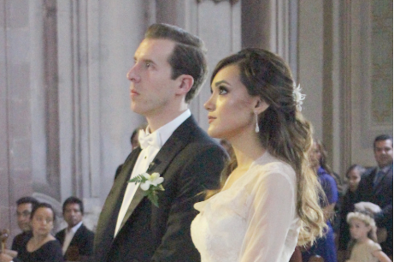 Karina y Arturo, ahora son felices esposos. Foto: Especial
