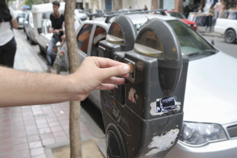 Podrían obtener seguro por estacionar su auto. Foto: Especial