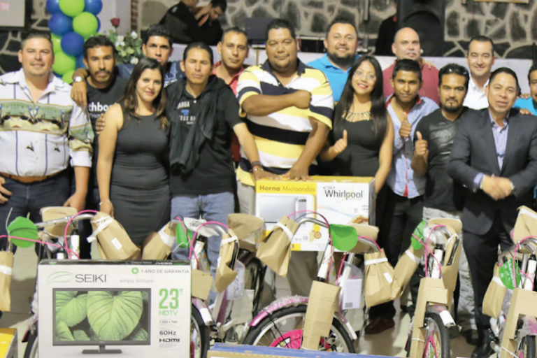 Servicio de limpia festejó a sus trabajadores. Foto: Especial