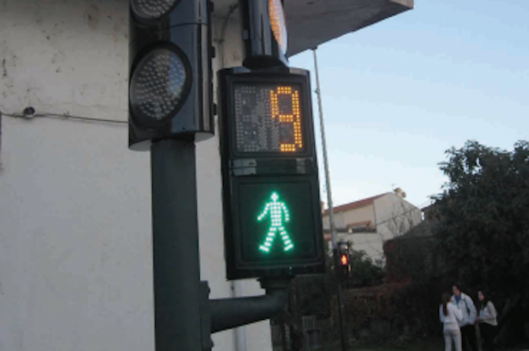 Buscan hacer modificaciones a semáforos. Foto: Especial