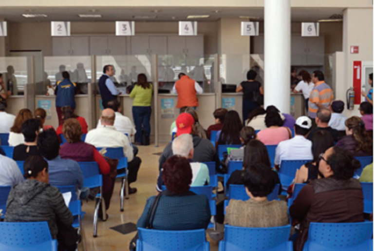 Contribuyentes aprovechan descuentos de enero. Foto: Especial