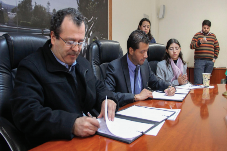 Firman convenio para transformar la realidad desde esta perspectiva. Foto: Especial