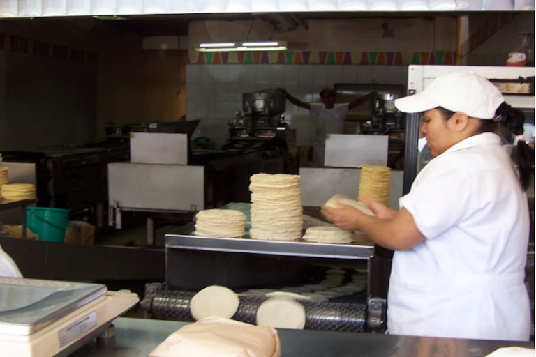 Inspeccionan para evitar abusos. Foto: Especial
