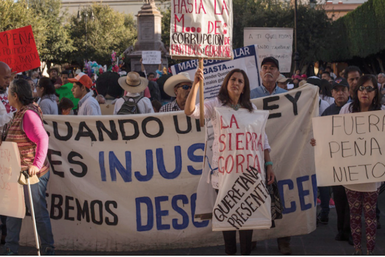 Marchan por las principales calles de Querétaro. Foto: Especial