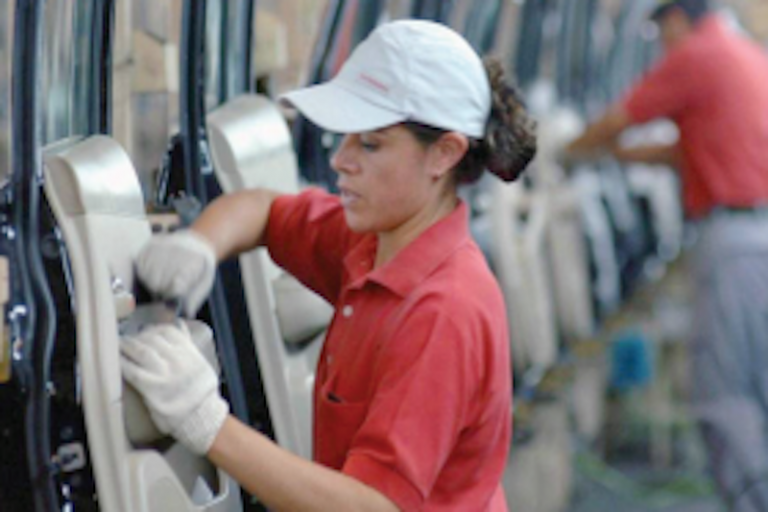 Piden aumento salarial para evitar figa de mano de obra. Foto: Especial