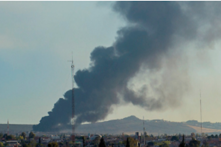 Se quema bodega con combustible. Foto: Especial