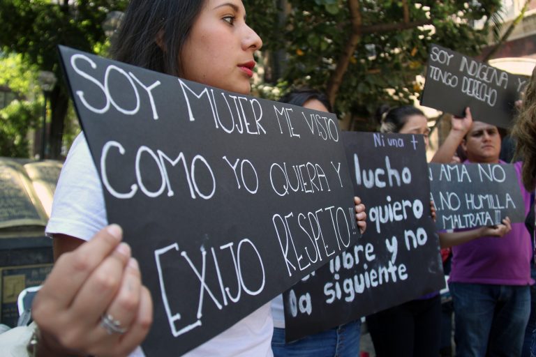 Protesta contra feminicidios. Foto: Cuartoscuro