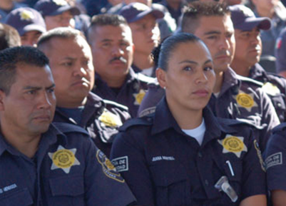 Dan unidades y chalecos a elementos. Foto: Especial