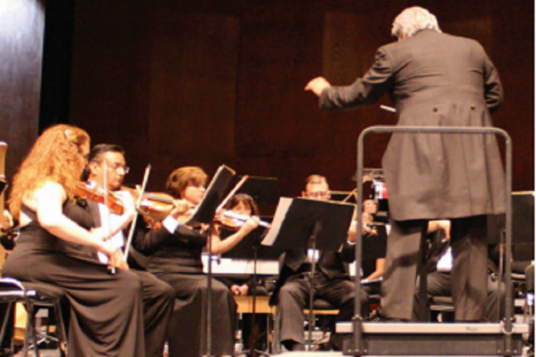 Espera Orquesta Filarmónica en el teatro. Foto: Especial