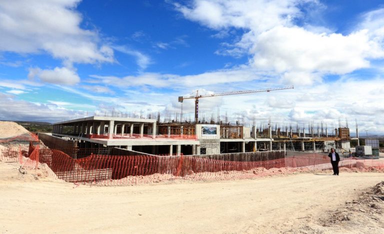 Construcción de Hospital Regional IMSS. Foto @arriolamikel