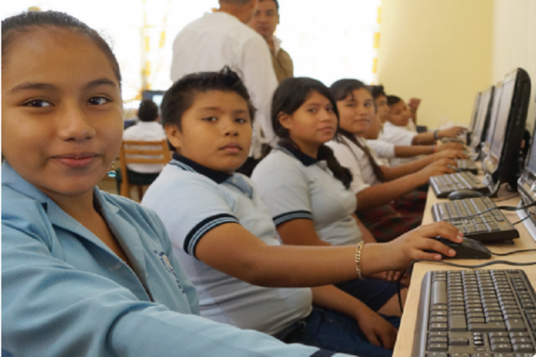Llevarán internet a más instituciones educativas. Foto: Especial