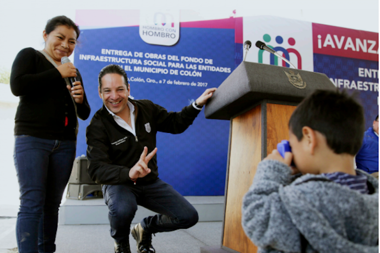 Otorga seis certificados de obra con inversión de 8,6 mdp. Foto: Especial