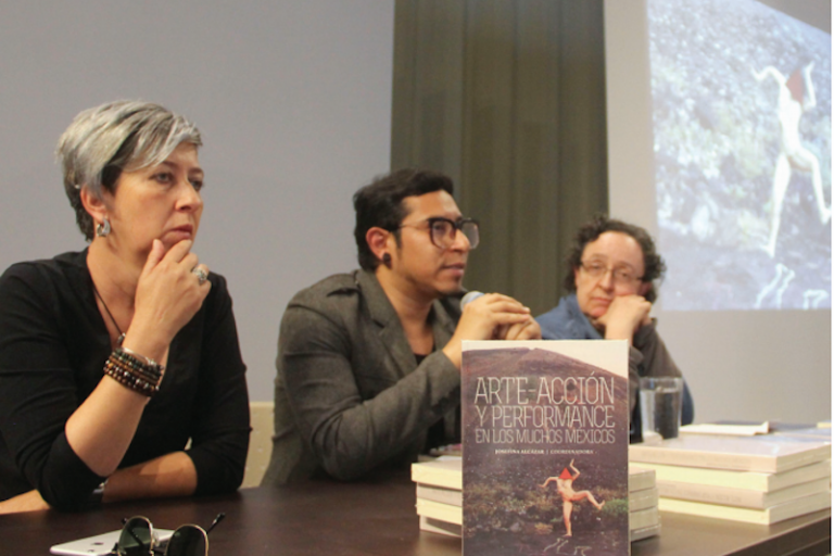 Presentan libro sobre performance. Foto: Especial