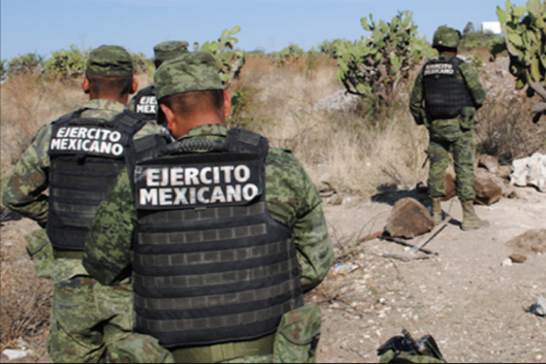 Trabajan en la localización del vehículo. Foto: Especial