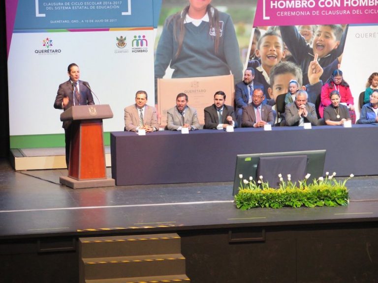 Francisco Domínguez Servién, al encabezar la clausura del ciclo escolar 2016-2017 Foto tomada de Twitter  @PanchDominguez