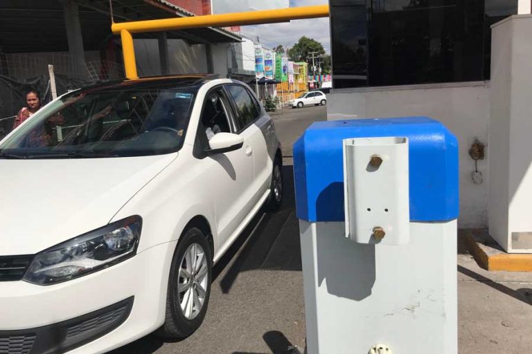La operadora del estacionamiento ha saboteado a locatarios.