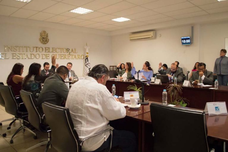 En redes sociales circuló un video donde usuarios advertían presunta manipulación de folletos con el logotipo del PAN. /Foto: Cortesia