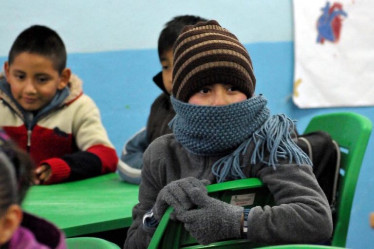 A pesar de bajas temperaturas escuelas no registran ausentismo.