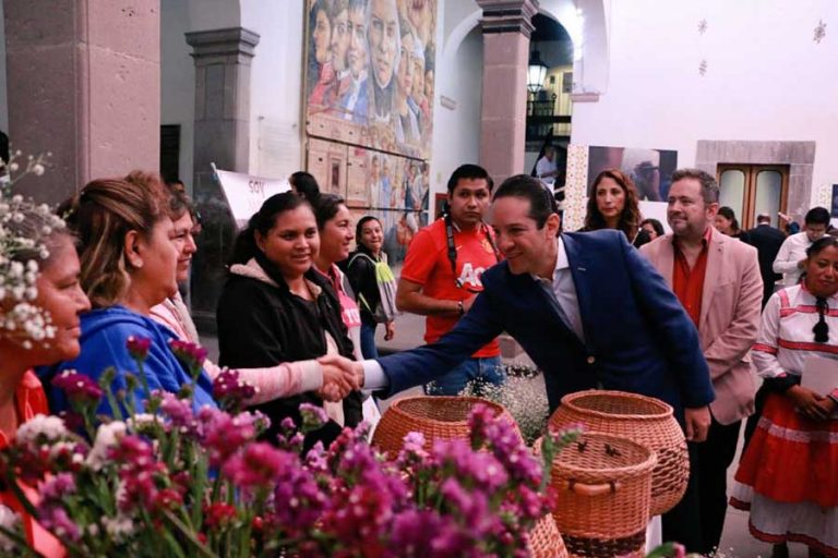 El gobernador invitó a la sociedad queretana a conocer y comprar Auténtica y descubrir sus más de 300 productos  Foto: tomada de Twitter