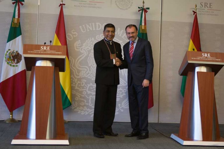 El Secretario de Relaciones Exteriores, recibió el día de hoy la visita especial de Fernando Huanacuni, ministro de Relaciones Exteriores de Bolivia / Foto: Cuartoscuro