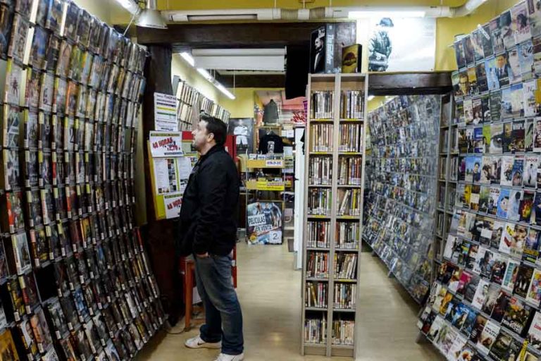 Es frecuente la existencia de locales que venden mercancía pirata