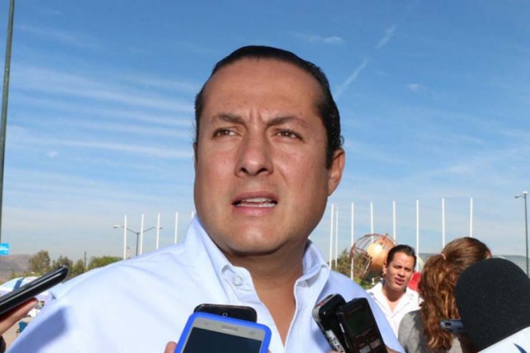 Ernesto Luque se separó del cargo, pero hasta el momento no ha dicho si participará en la contienda.