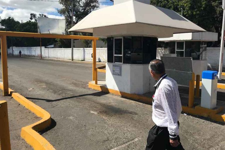 la Operadora Queretana de Estacionamientos estaba cobrando después de 30 minutos, y no de dos horas, como establece el reglamento.